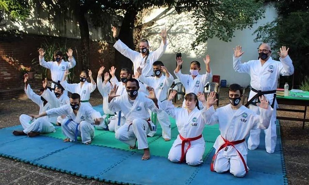 Este viernes, realizarán un encuentro deportivo adaptado en Castelli