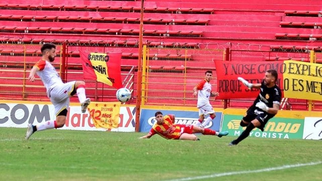 Federal A: Sarmiento perdió ante Boca Unidos y se sostiene en zona de Reducido