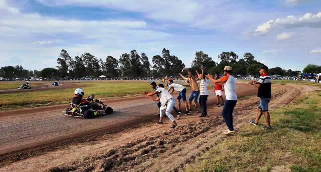 El Karting y las Motos deslumbraron en el  Kartódromo del Deportivo Comercio
