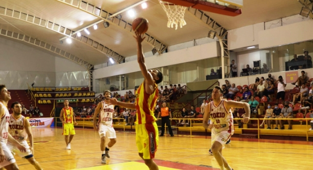 LFB: Un Sarmiento diezmado cayó en el suplementario ante Tokio