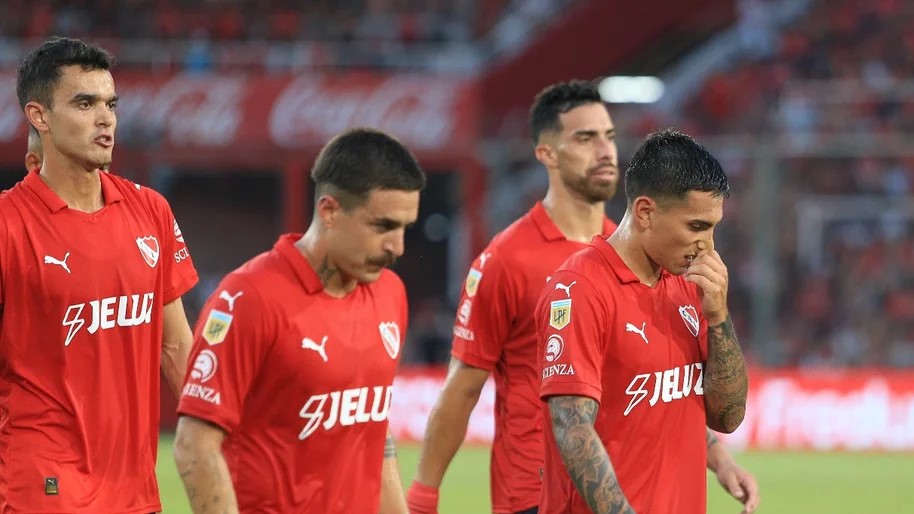 Independiente dio una mala imagen y perdió el invicto ante Gimnasia en su casa