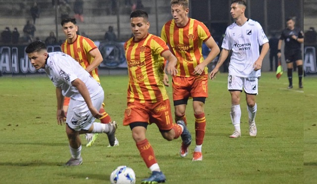 Federal A: No da pie con bola: Sarmiento tuvo un partido malo y perdió en Salta