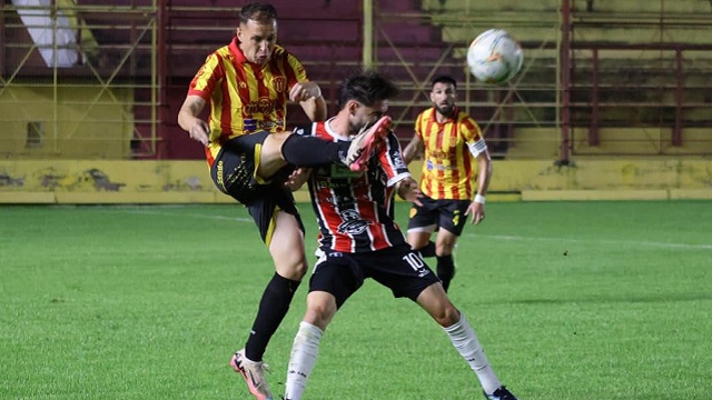 Federal A: Sarmiento cayó en el primer chico ante Atenas