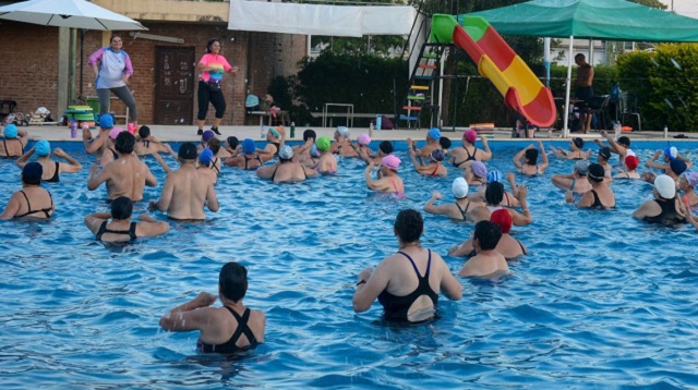 El Instituto del Deporte Chaque&ntilde;o brinda clases gratuitas de aquagym