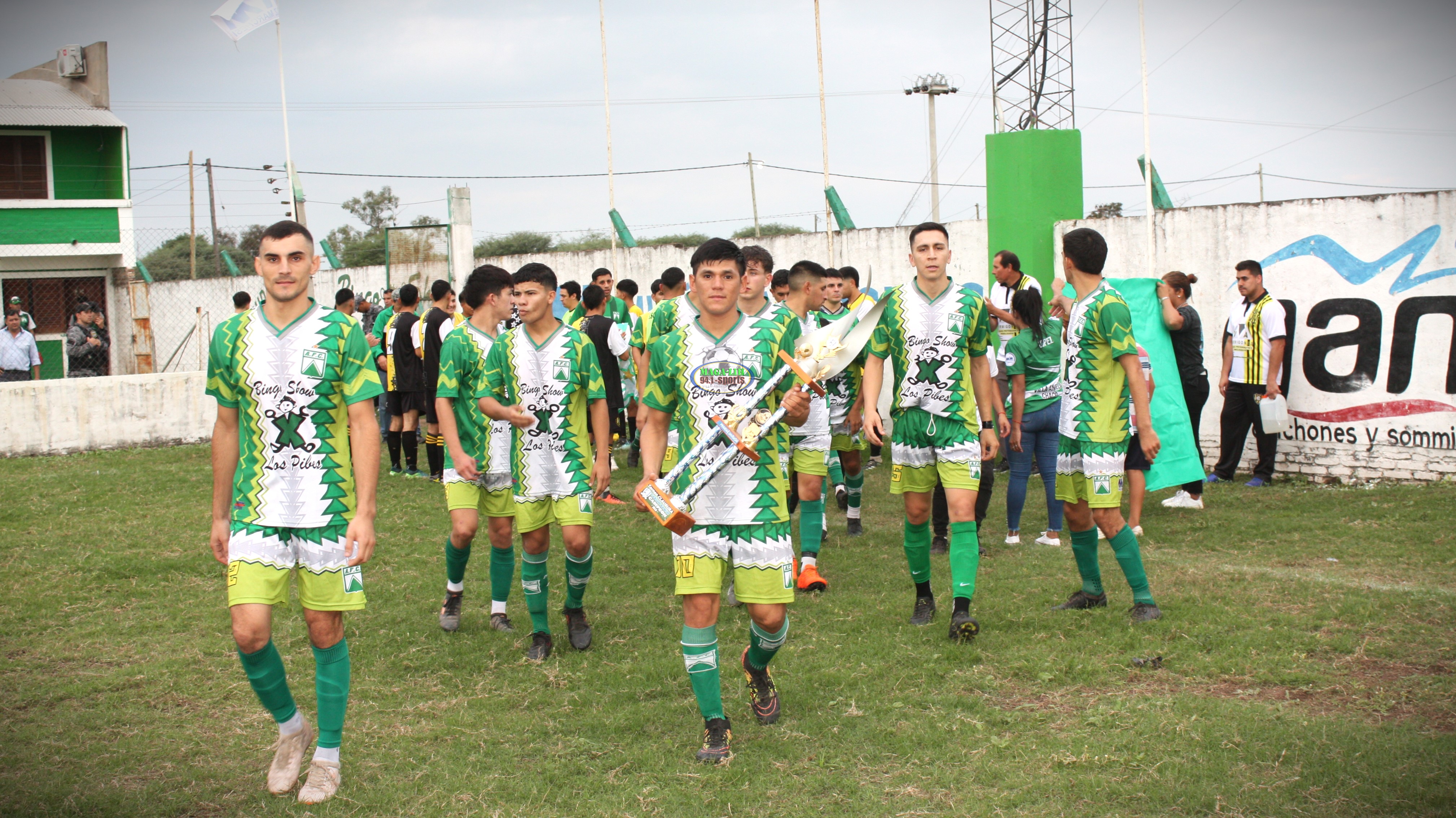 Afoch: El Bólido imparable, a pesar de "San Verón" le gano a Escalada en el oeste (Videos)