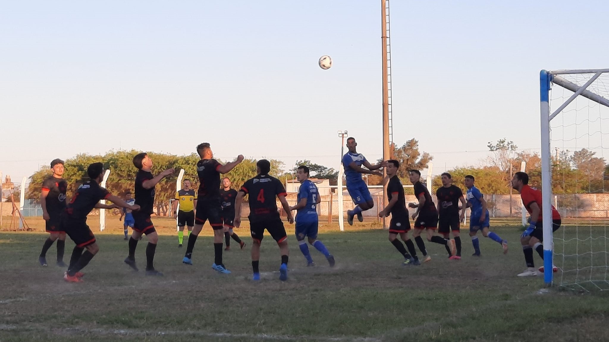 Regional Amateur 2023/24: Comercio se trajo un importante triunfo de la "Perla del Oeste"