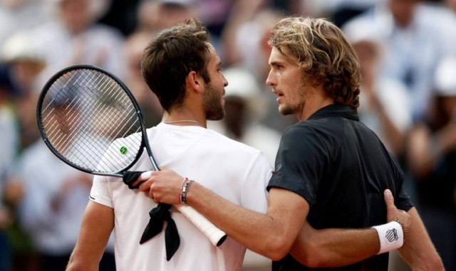 Etcheverry perdió un partidazo contra Zverev en Roland Garros y se ganó la ovación del público