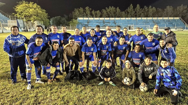 Comercio sigue su marcha perfecta en el nacional de Veteranos 