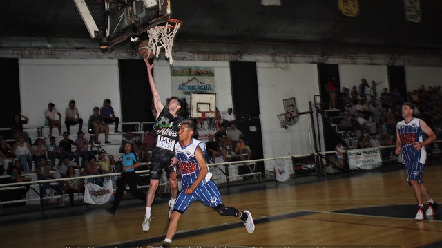 Asociativo Básquet 2023: En un juego de alto voltaje Comercio festejó en "La Caldera"