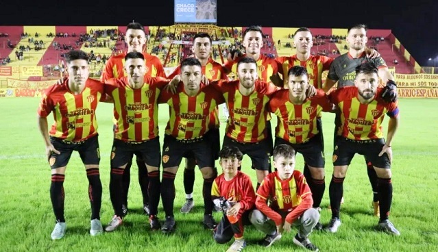 Federal A: Sarmiento sigue solo arriba a pesar del tradpie