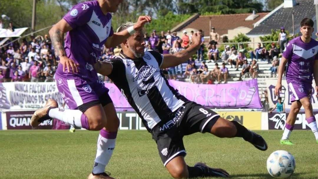 Con 24 jugadores, For Ever vuelve a trabajar este miércoles