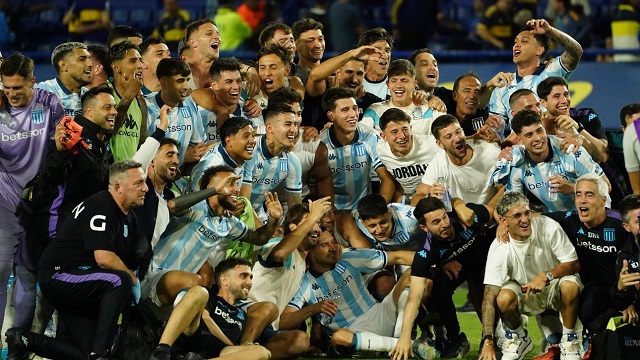 Racing de visitante le gan&oacute; a Boca Jr y es finalista del torneo