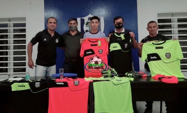 Árbitros de Afoch recibieron indumentaria del Consejo Federal