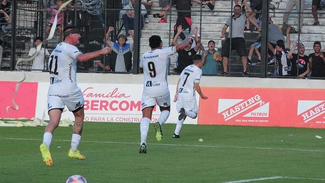 For Ever volvió a ganar de local y salió incluso de Zona de Promoción