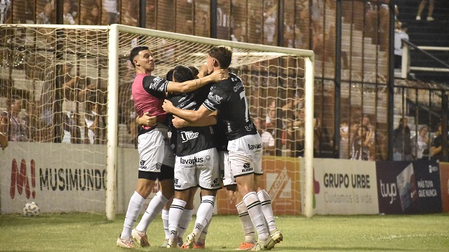 Primera Nacional:  Al fin, For Ever