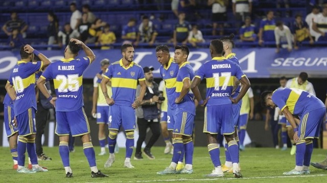 Boca perdió sobre el final ante Colón y sigue sin poder ganar de local