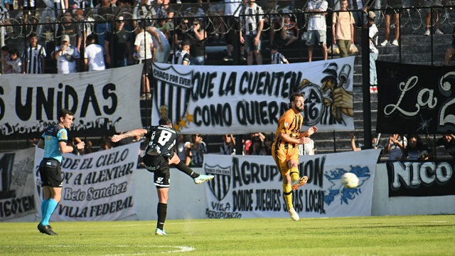 Primera Nacional: Con el tiro del final, For Ever rescató un punto