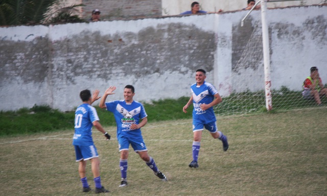 Afoch - Comercio aprovecho los errores defensivos de Progre y se llevó un buen resultado de Villa Angela