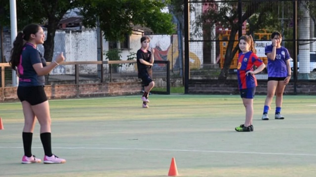 FORMACIONES DE F&Uacute;TBOL FEMENINO DE LIBRE ACCESO EN EL JAIME ZAPATA