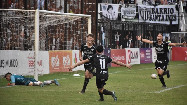 Primera Nacional: For Ever fue efectivo y festejó en el estreno de Valdez