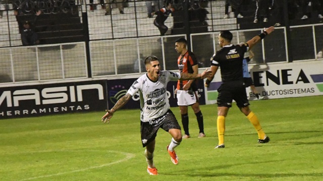 Primera Nacional: For Ever lo ganó a puro empuje y corazón 