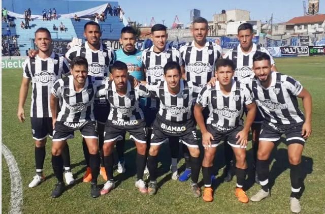 For Ever rescató un punto en su histórico retorno a la segunda categoría del fútbol nacional