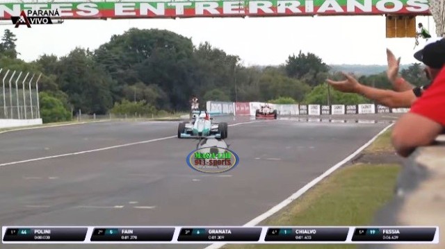 44 a la cabeza.!! Stefano Polini debutó con triunfo en la F3 del Car Show Santafesino