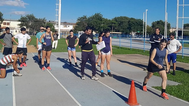 Testeos Físicos a jugadores de Hockey del Nea en el Jaime Zapata 