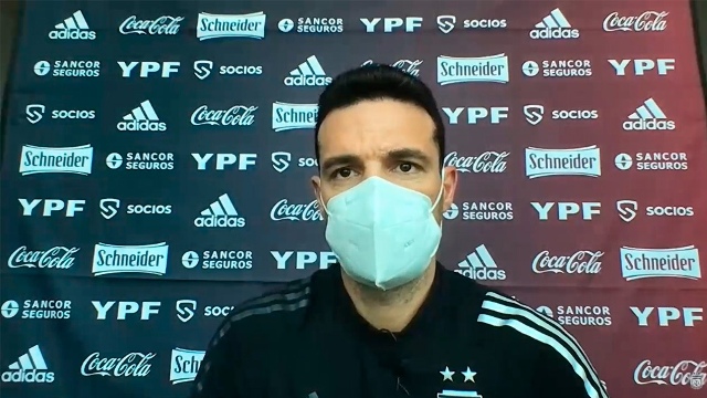 Scaloni, El DT Argentino juega al misterio con el equipo, aunque da indicios