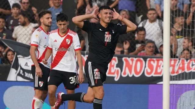 Papelón histórico: River perdió ante Riestra por la Liga Profesional y Demichelis quedó en la mira
