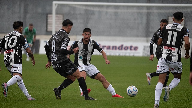 Primera Nacional: For Ever ganó y quiere ser protagonista