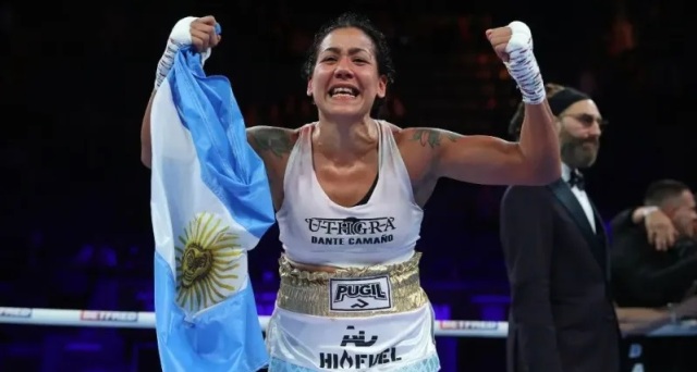 Erica Farías sorprende a Sandy Ryan y la supera por decisión dividida en Nottingham