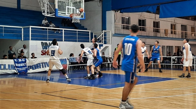 Asociativo Básquet 2023: Comercio lo peleó hasta el final, pero quedó con las manos vacías