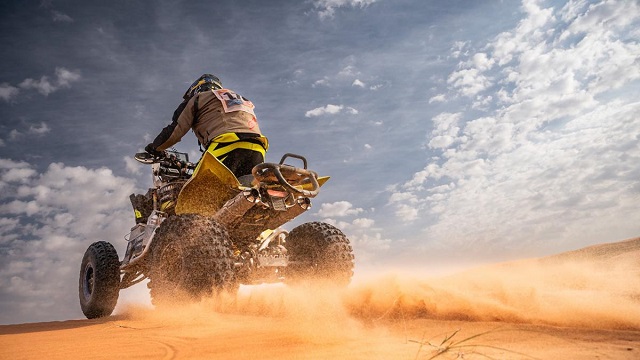 Andújar aguanta la embestida de Giroud en quads y Benavides se aleja de la punta en motos