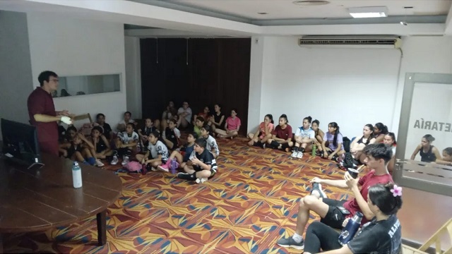 Atlético Alvear realizó una charla sobre la importancia de la nutrición en el deporte 
