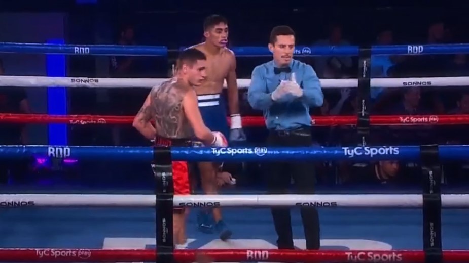 Escándalo: Una pelea fue suspendida tras el enfrentamiento entre hinchas que terminó en una batalla campal