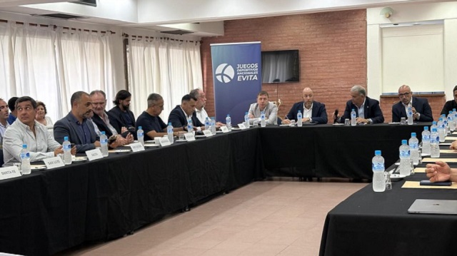 Fabio V&aacute;zquez presente en la reuni&oacute;n federal del deporte 
