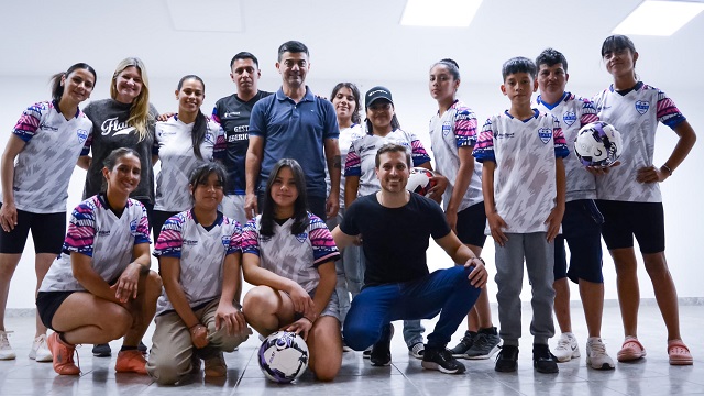 La Verde: El Gobierno Provincial entrego elementos deportivos al Club Villa Elena 