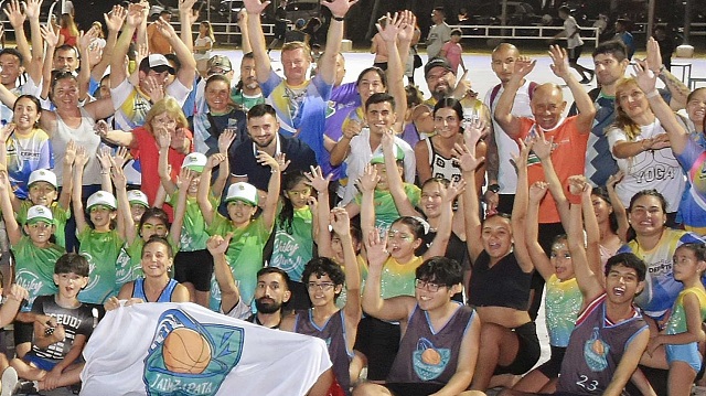 El Instituto del Deporte cerró el año con una multitudinaria muestra en el "Jaime Zapata"