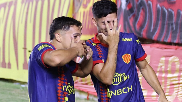 Federal “A”: Sarmiento lo dio vuelta y celebró en su debut