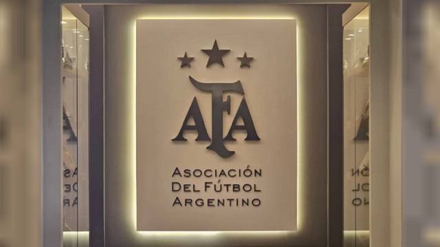 La AFA despidió a un árbitro por “atentar contra los valores del fútbol”