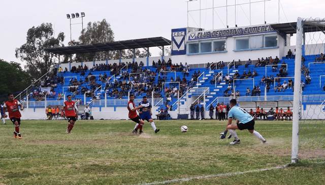 Comercio no acertó en el primero y Resistencia Central lo goleó en el segundo