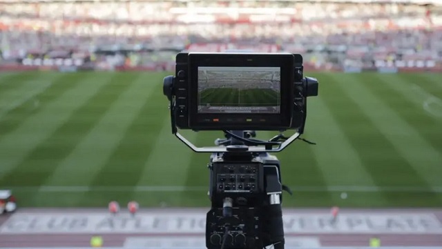 Cambio en el VAR: los árbitros explicarán sus decisiones en vivo