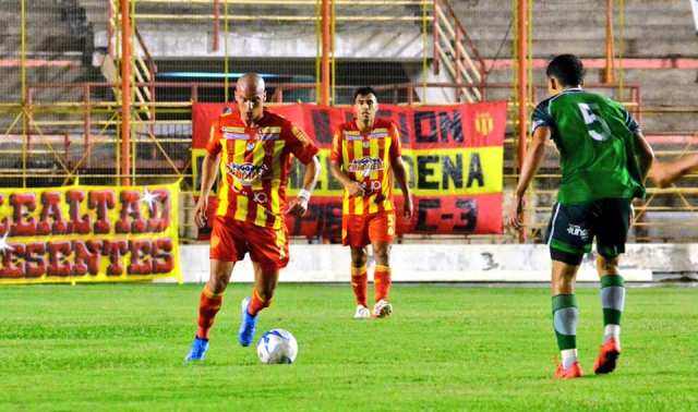 Federal A: Sarmiento y un empate en el Centenario con sabor a poco