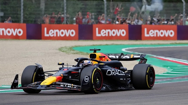 F1: Verstappen aguantó la embestida final de Norris y se quedó con el Gran Premio de Emilia Romaña