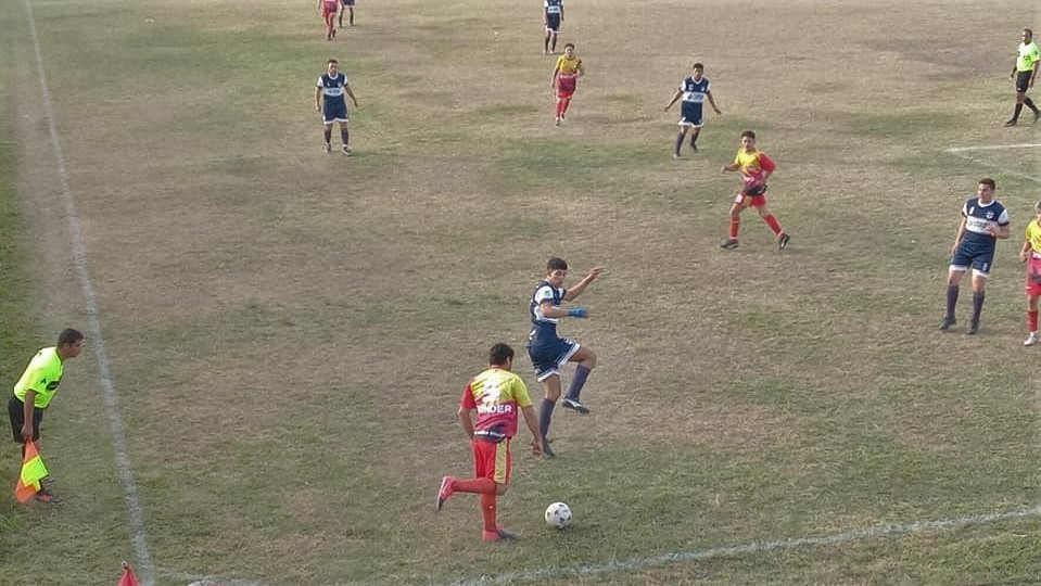 Juvenil dejo escapar una oportunidad única y se despidió del apertura en 1° división