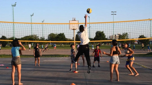 Clases de v&oacute;ley sin costo en el Tiro Federal  