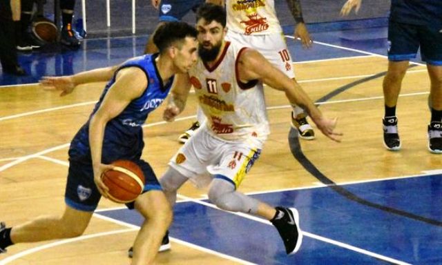 LFB - Acción se rehízo con claro triunfo sobre Sarmiento 