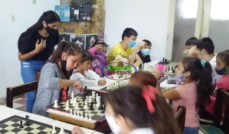 Fabiana Ponce de León continúa con sus clases de Ajedrez  en Unión Progresista