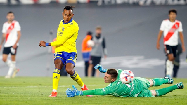 Con gol de Sebastián Villa, Boca derrotó 1 a 0 a River en el Monumental y se quedó con el Superclásico